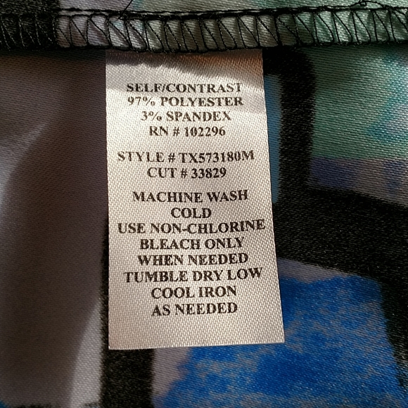 Fun and funky shift dress with keyhole neckline - Picture 5 of 5